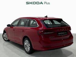 Rojo Usado 2024 Skoda Octavia Ambition Familiar | 29.300 € (Un poco caro)