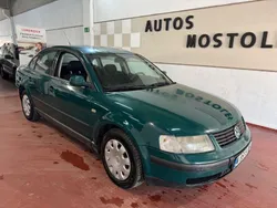 Verde Usado 1999 VW Passat Conceptline Berlina | 1650 €