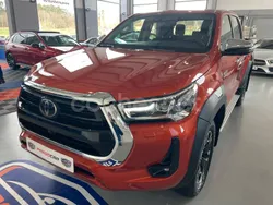 Naranja Usado 2024 Toyota HiLux Recogida | 50.900 € (Un poco caro)