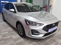Plateado Usado 2023 Ford Focus ST-Line Berlina | 19.995 € (Precio justo)