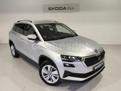 Gris / plata Usado 2025 Skoda Karoq Selection SUV | 32.500 €