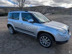 Gris / plata Usado 2010 Skoda Yeti Experience SUV | 9500 €