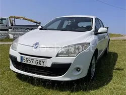 Blanco Usado 2010 Renault Mégane III Dynamique Berlina | 3900 € (Precio justo)