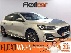 Gris / plata Usado 2023 Ford Focus ST-Line Berlina | 15.970 € (Buen precio)