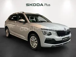 Gris plata Usado 2025 Skoda Kamiq Selection SUV | 23.190 € (Precio justo)