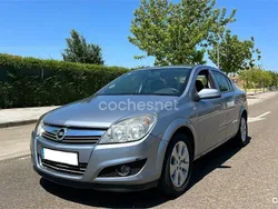 Gris / plata Usado 2009 Opel Astra Edition Berlina | 3000 € (Precio justo)