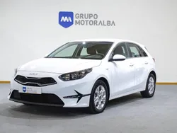 Blanco Usado 2023 Kia Ceed Berlina | 22.490 € (Un poco caro)