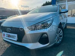 Gris / plata Usado 2018 Hyundai i30 Berlina | 9995 € (Precio justo)