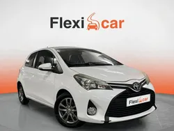 Blanco Usado 2015 Toyota Yaris Active Berlina | 8990 € (Buen precio)