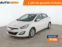 Blanco Usado 2013 Hyundai i30 Berlina | 9599 € (Precio justo)