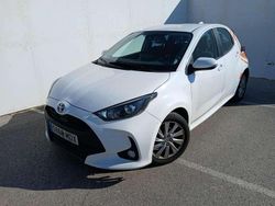 Blanco Usado 2023 Toyota Yaris Hybrid Active Utilitario | 19.900 € (Precio justo)