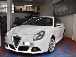 Blanco Usado 2011 Alfa Romeo Giulietta Distinctive Utilitario | 6490 € (Precio justo)