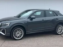 Gris / plata Usado 2024 Audi Q2 Ambiente SUV | 34.790 € (Precio justo)