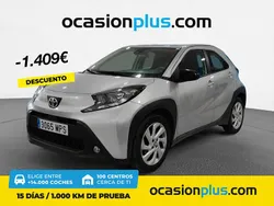 Gris / plata Usado 2024 Toyota Aygo Play Utilitario | 15.350 € (Precio justo)