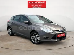 Gris / plata Usado 2013 Ford Focus Trend Berlina | 6400 € (Precio justo)