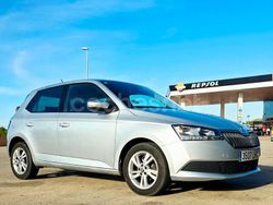 Gris / plata Usado 2020 Skoda Fabia Ambition Berlina | 12.800 € (Precio justo)
