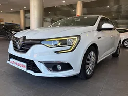 Blanco Usado 2016 Renault Mégane III Business Berlina | 8990 € (Precio justo)