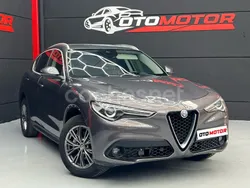 Gris / plata Usado 2017 Alfa Romeo Stelvio Super SUV | 15.790 € (Un poco caro)