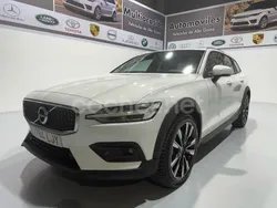 Blanco Usado 2020 Volvo V60 CC Pro Familiar | 17.990 €