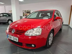 Rojo Usado 2006 VW Golf V Highline Berlina | 5990 € (Caro)