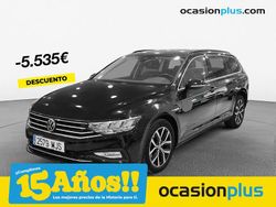 Gris / plata Usado 2023 VW Passat Executive Familiar | 28.990 € (Un poco caro)