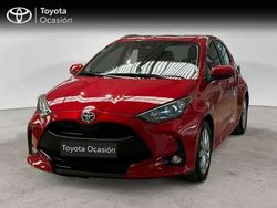 Rojo Usado 2025 Toyota Yaris Hybrid Active Berlina | 19.750 € (Super precio)