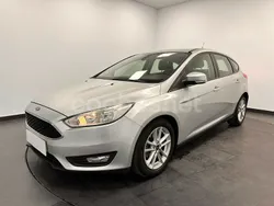 Gris / plata Usado 2015 Ford Focus Trend Berlina | 7990 € (Buen precio)