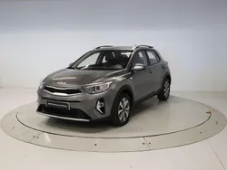 Gris Usado 2024 Kia Stonic SUV | 16.625 € (Precio justo)