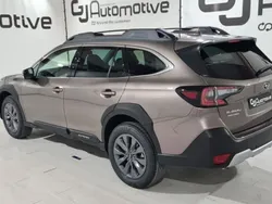 Gris Usado 2023 Subaru Outback SUV | 39.990 € (Un poco caro)