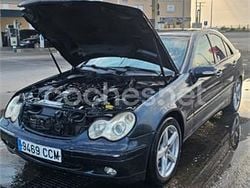 Azul Usado 2002 Mercedes C270 Elegance Berlina | 2200 €
