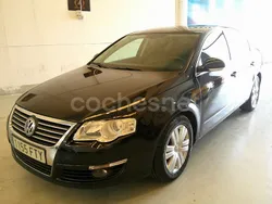 Negro Usado 2007 VW Passat Highline Berlina | 4490 € (Buen precio)