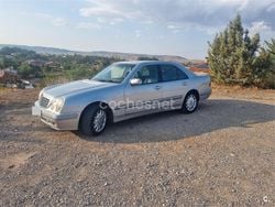 Gris / plata Usado 2002 Mercedes E240 Elegance Berlina | 3000 €
