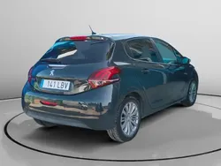 Usado 2019 Peugeot 208 Signature Sky Utilitario | 8390 € (Buen precio)