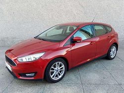 Burdeos Usado 2015 Ford Focus Trend Utilitario | 9500 € (Un poco caro)