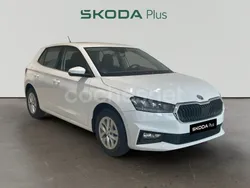 Blanco Usado 2024 Skoda Fabia Ambition Berlina | 17.900 € (Precio justo)