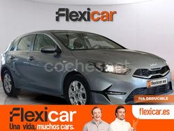 Gris / plata Usado 2022 Kia Ceed Berlina | 16.490 € (Precio justo)