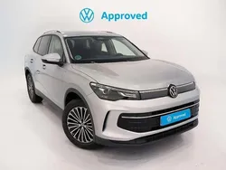 Plateado Usado 2024 VW Tiguan Life SUV | 39.650 € (Un poco caro)