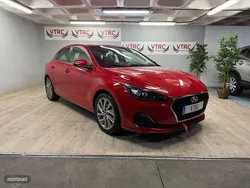 Rojo Usado 2009 Hyundai i30 Comfort Berlina | 15.800 €