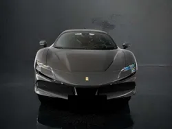 Gris Usado 2023 Ferrari SF90 Coupe | 509.900 € (Un poco caro)