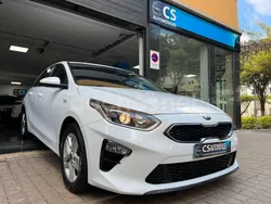 Blanco Usado 2021 Kia Ceed Berlina | 14.800 € (Precio justo)