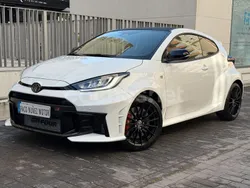 Blanco Nuevo 2025 Toyota Yaris Berlina | 59.900 €