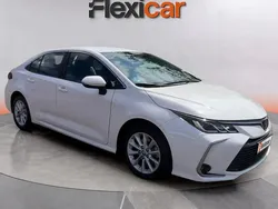 Blanco Usado 2022 Toyota Corolla Advance Berlina | 19.390 € (Buen precio)