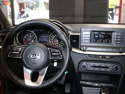 Rojo Usado 2023 Kia Ceed Utilitario | 21.500 € (Un poco caro)