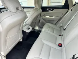 Gris / plata Usado 2023 Volvo XC60 Plus SUV | 42.990 € (Precio justo)