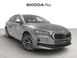 Gris Usado 2024 Skoda Octavia Selection Berlina | 29.990 € (Precio justo)