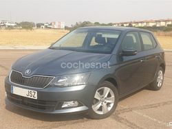 Gris / plata Usado 2016 Skoda Fabia Ambition Utilitario | 7590 € (Buen precio)