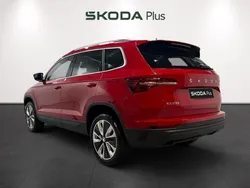 Rojo Nuevo 2024 Skoda Karoq Style SUV | 26.900 € (Precio justo)