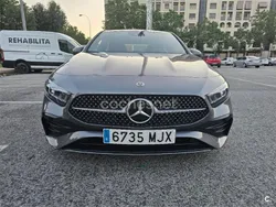 Gris / plata Usado 2023 Mercedes A180 Berlina | 29.750 € (Precio justo)