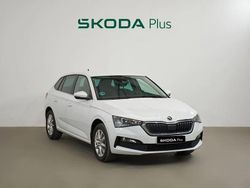 Blanco Usado 2024 Skoda Scala Selection Utilitario | 21.990 € (Precio justo)
