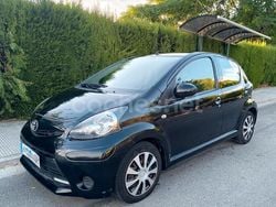 Negro Usado 2015 Toyota Aygo X-play Utilitario | 6500 € (Precio justo)